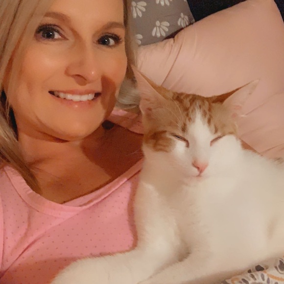 Meet your Posher, Danielle - Picture 3 of 9